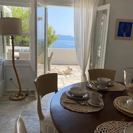Bounatsa With Access To Semi-private Beach Holiday home *