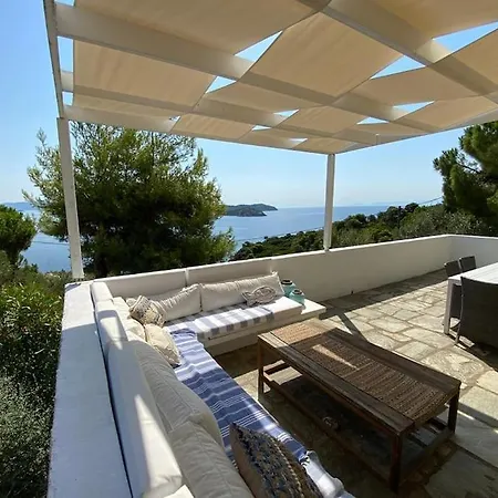 Bounatsa With Access To Semi-private Beach Holiday home