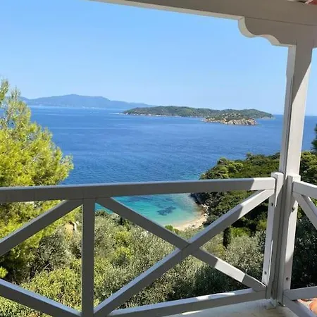Bounatsa With Access To Semi-private Beach *